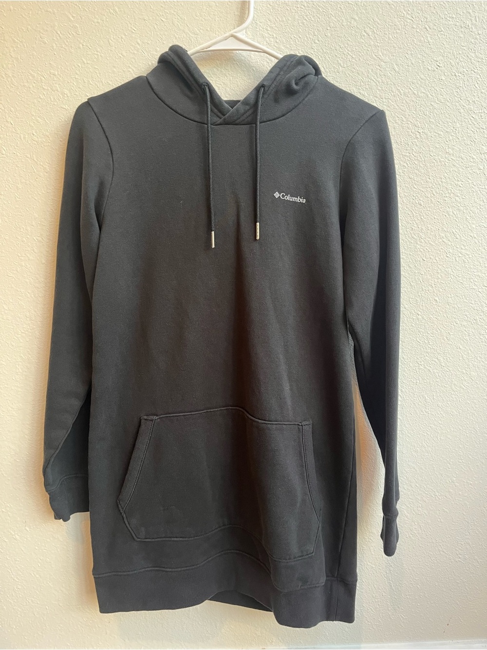 Columbia Women’s Long Black Pullover Hoodie